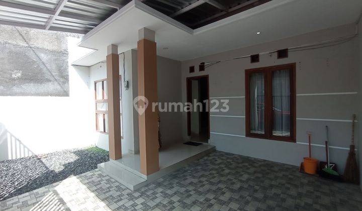 Rumah Modern Minimalis 2 Lantai di Jajar Laweyan Solo Kota (YA) 2