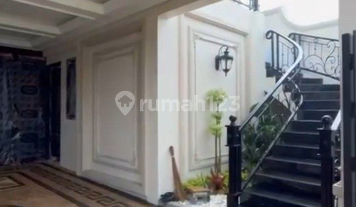Luxury House with Swimming Pool and Elevator, 2-Year Warranty in Jogja 2