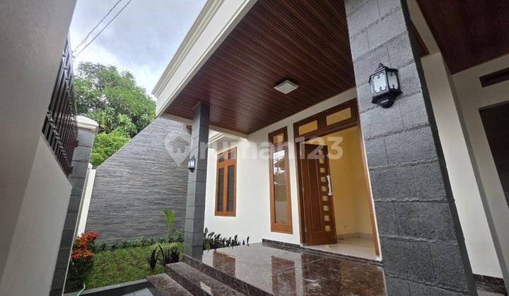 Spacious 280 M Luxury House in Strategic Sumber Solo, Good Location, Ready to Use 2