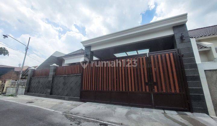 Rumah Mewah Baru Gres Cantik Siap Pakai Di Sumber Banjarsari Solo 1