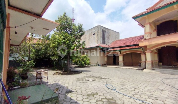 Spacious, Strategic, Sturdy House in Dagen Jaten Kra, Near Main Road 2