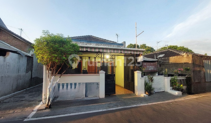 Rumah Hook Cemani Lingkungan Islami Harga Nego Sejadinya