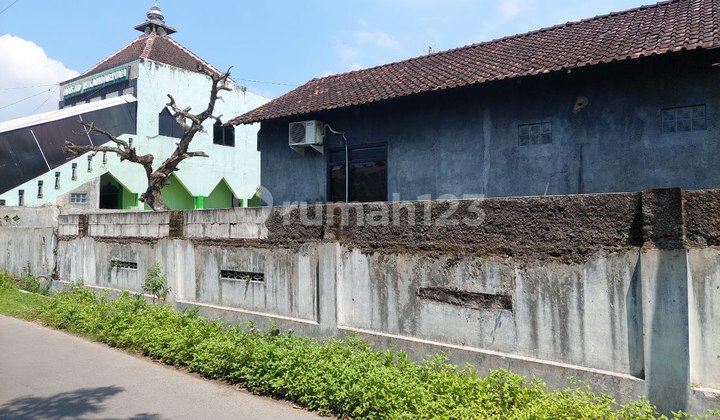 Spacious 786m² House, Strategically Located, Safe and Comfortable Environment in Purbayan Baki 2