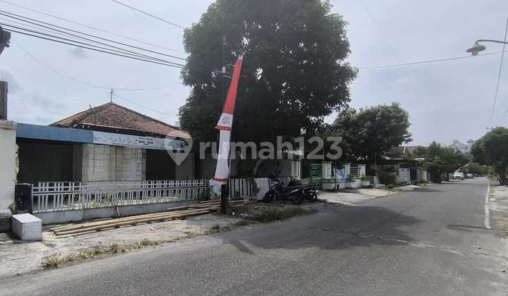 Rumah Strategis Hitung Tanah Di Jajar Laweyan Solo Kota (ya)