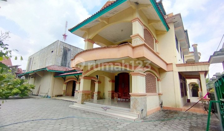 Rumah Luas Strategis Kokoh Di Dagen Jaten Kra Dekat Jalan Raya 