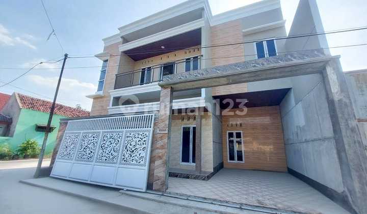 Comfortable New Modern Luxury House in Karangasem Solo Comfortable New Modern Luxury House in Karangasem Solo