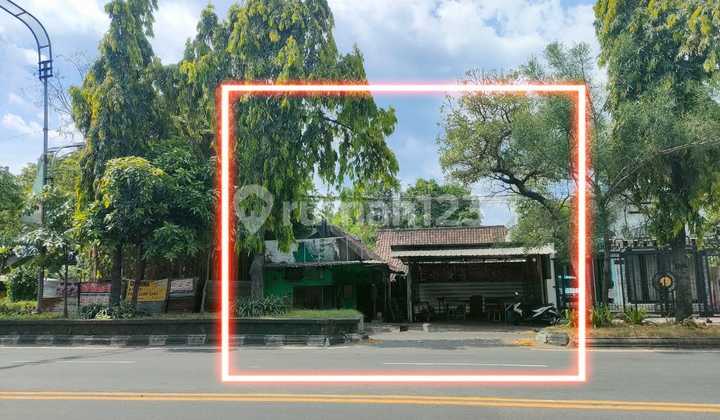 Strategic Land Hook on the Edge of Karangasem Solo City Main Road (aa)