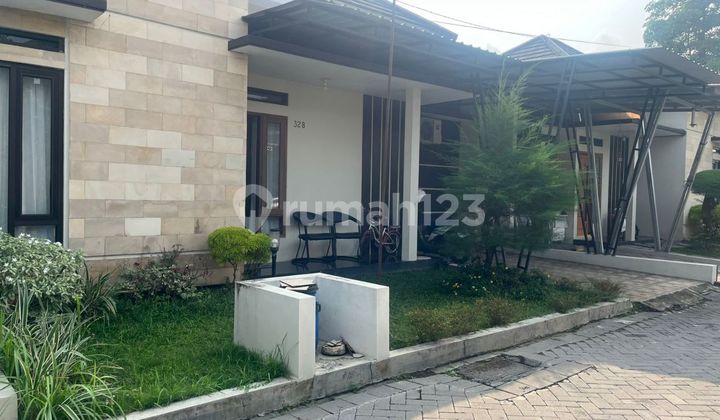 Rumah Cluster Elite dengan Fasilitas Kolam Renang di Gentan Solo