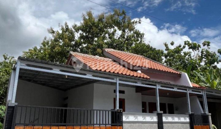Rumah Baru 1,5 Lantai Bonus Pagar Kanopi Siap Pakai di Jati Gatak Rumah Baru 1,5 Lantai Bonus Pagar Kanopi Siap Pakai di Jati Gatak