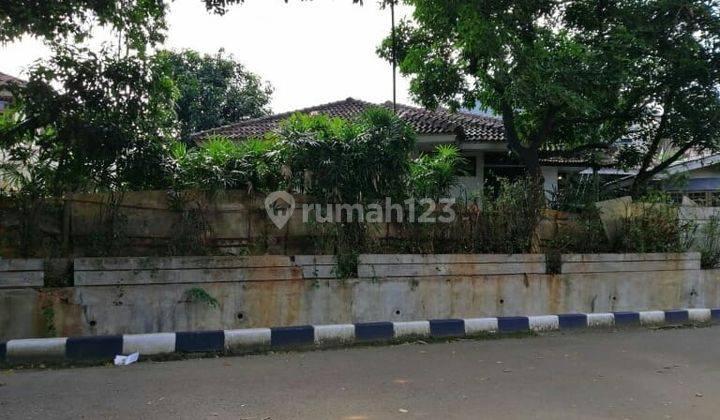 Rumah posisi di Hoek di Jakarta Selatan. 1