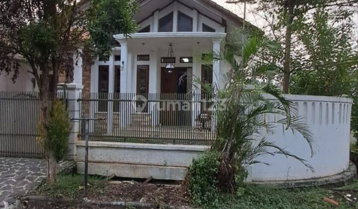 Rumah bagus, siap huni, rapi dan terawat, posisi di hoek di Bintaro- Jaksel 1