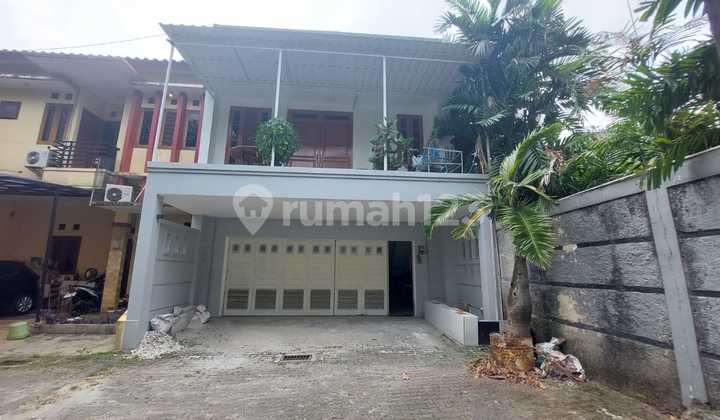 Rumah bagus, 3 lantai, asri lokasi strategis di Bintaro