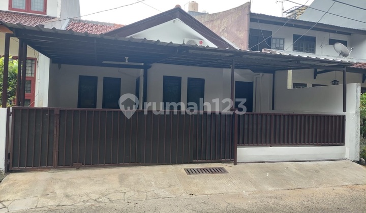 Rumah siap Huni, Strategis, bebas banjir di Bintaro Jaya Rumah siap Huni, Strategis, bebas banjir di Bintaro Jaya