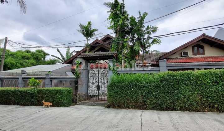 Rumah Gaya Klasik Harga Menarik di Pesanggrahan Bintaro, Jakarta Selatan.