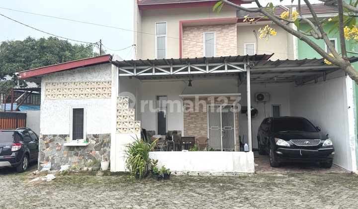 Rumah 2 Lantai, bebas banjir, Lokasi strategis di Jakarta Selatan