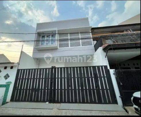 Rumah 2 Lantai Bagus di Harapan Baru 1, Bekasi b0968  1