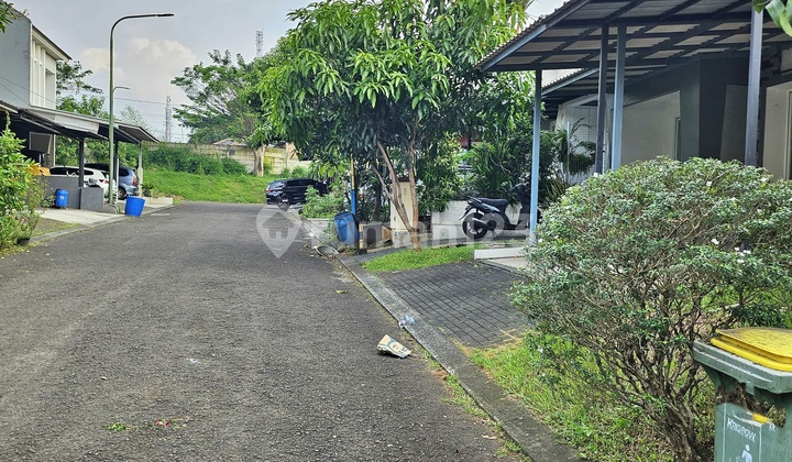 Comfortable Well-Maintained House at an Affordable Price in Legenda Wisata Cibubur Comfortable Well-Maintained House at an Affordable Price in Legenda Wisata Cibubur