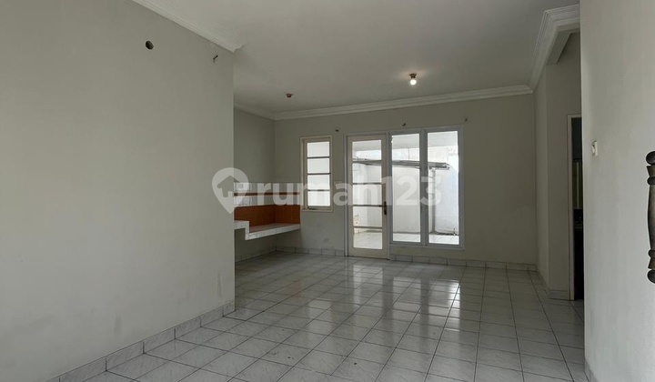 Disewakan Rumah Nyaman Terawat di Legenda Wisata Cibubur 2