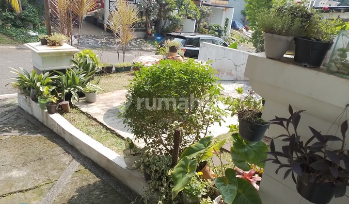 Rumah 2 Lantai Siap Huni dan Strategis di Legenda Wisata Cibubur 2