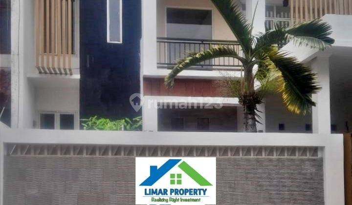 Rumah Luas Harga Bagus di Lokasi Favourite Raffles Hills Cibubur 1