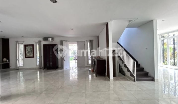 Disewakan Rumah Cozy dan Sangat Strategis Raffles Hills Cibubur