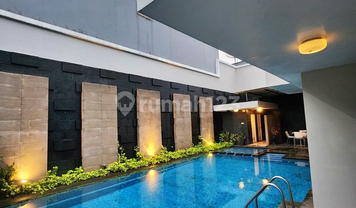 Rumah Mewah dengan Private Pool, Lokasi Cozy Kota Wisata Cibubur 2