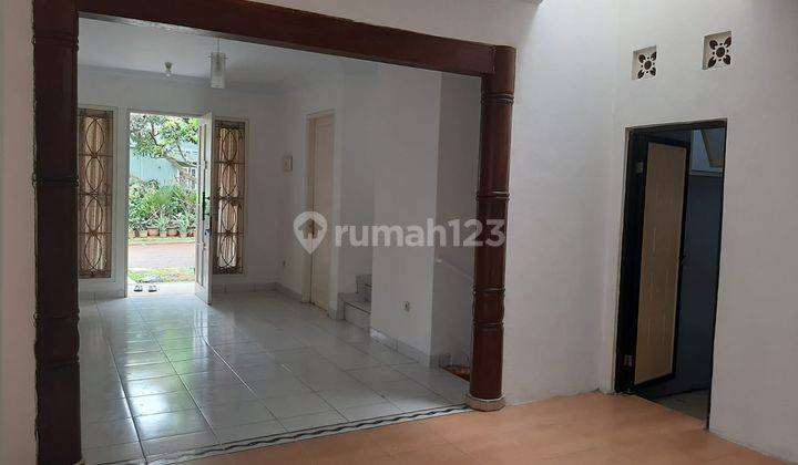 Rumah Bagus 2 Lantai Rapi View Taman di Legenda Wisata 2