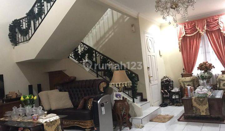 Rumah Bagus Rapi Siap Huni Semi Furnished di Legenda Wisata 2