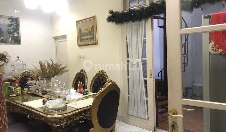 Rumah Bagus Rapi Siap Huni Semi Furnished di Legenda Wisata 1