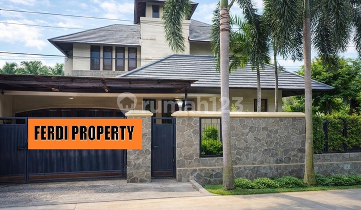 Luxury House with Swimming Pool Near LRT Cibubur Station