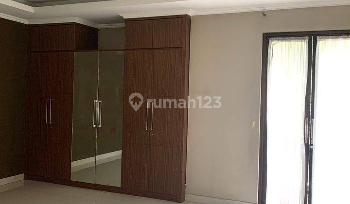 Cepat Rumah Bagus 2 Lantai Besar Lt 240 Lb 380 Harga Nego di Kota Wisata