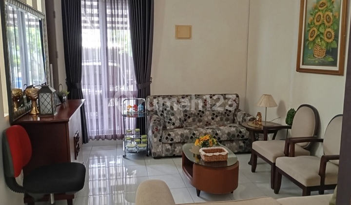 good cheap 2-story minimalist house tourist city land area 136 building area 115