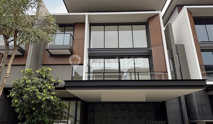 Rumah modern 3lt baru dan luas serta siap huni di NavaPark BSD harga nego Rumah modern 3lt baru dan luas serta siap huni di NavaPark BSD harga nego