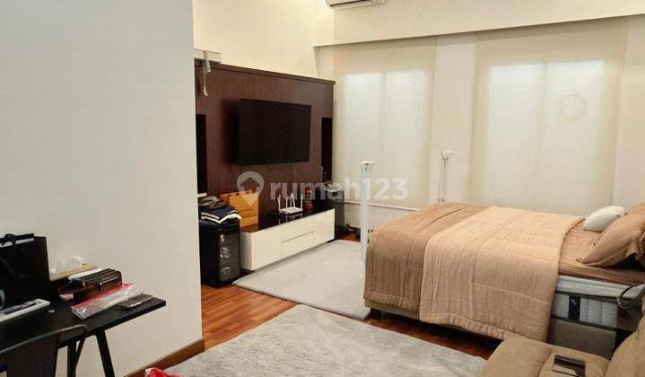 Rumah 3 Lt Siap Huni Ada Rooftop di Villa Kebon Jeruk Jakarta 2