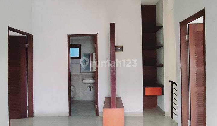 RUMAH BESAR POSISI HOOK LT 200 KOTA WISATA CIBUBUR JAKARTA TIMUR 2