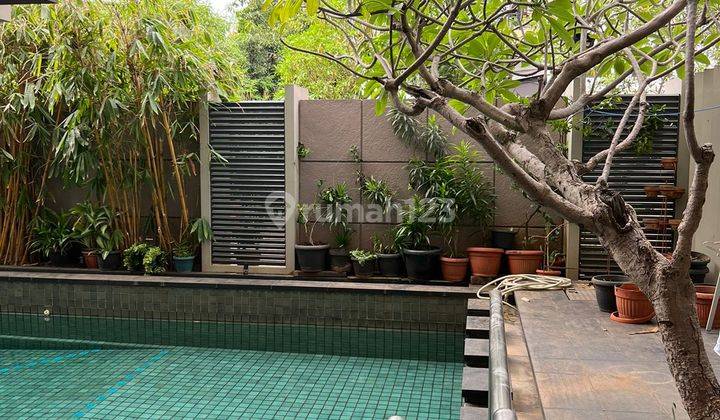 Dijual Rumah di Walet Indah, Posisi Hoek Ada Swimming Pool Pik 1