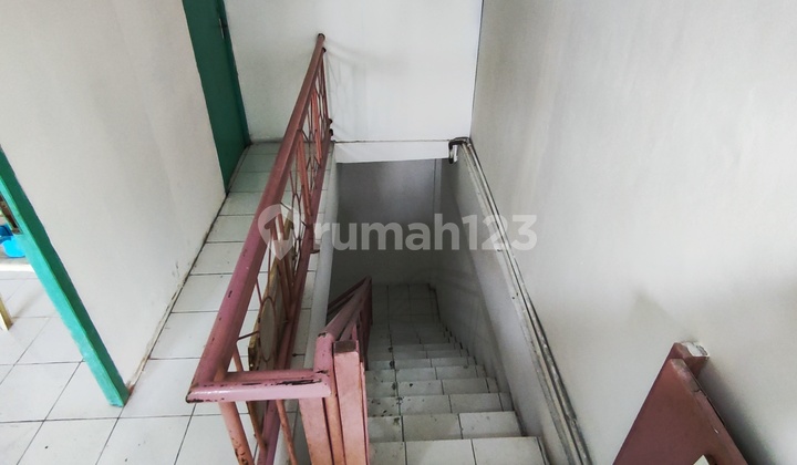 Disewakan Rumah Jelambar 4X13 dengan 3 Lantai 3 Kamar Tidur Mura