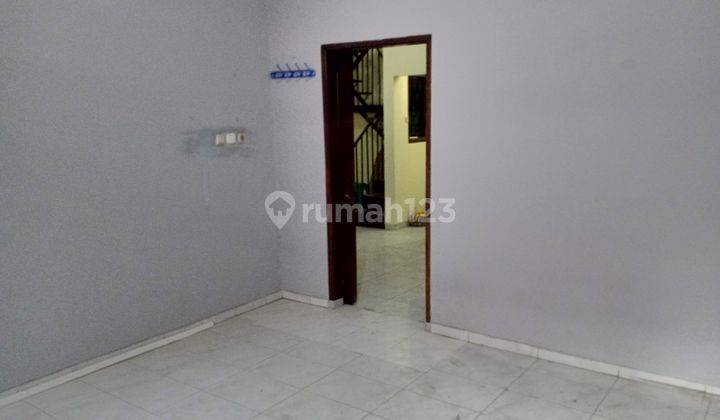 Rumah 10x11 di Tanjung Duren 4 Kamar Tidur Harga 60 Juta Tahun  1