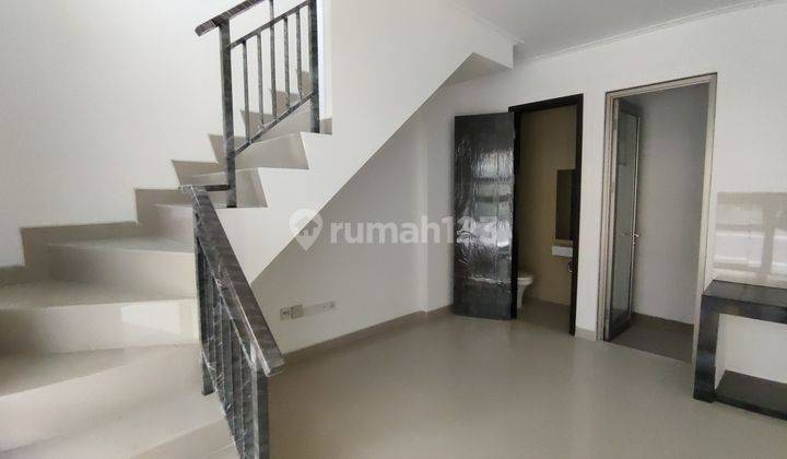 Disewakan Rumah Pik 2 Gress 4,5 X 10 Dengan 2 Lantai Termurah  1