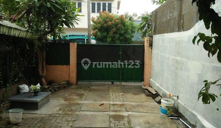 Disewakan Rumah Jelambar 5x25 Dgn 3 Kamar Tidur Parkiran Luas  2