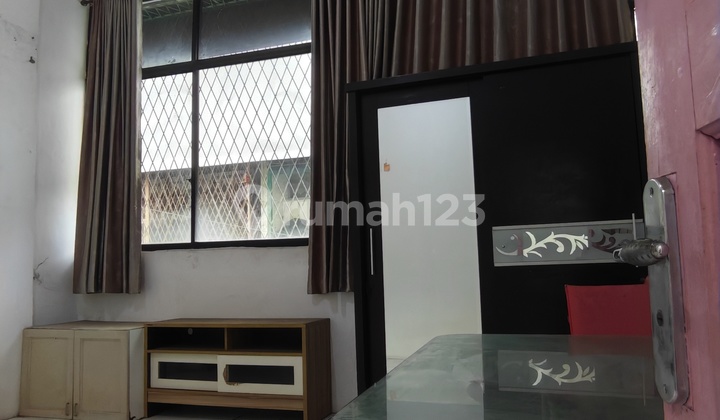 Sewa Rumah Jelambar Barat 4X12 dengan 3 Kamar Tidur 3 Lantai Sewa Rumah Jelambar Barat 4X12 dengan 3 Kamar Tidur 3 Lantai