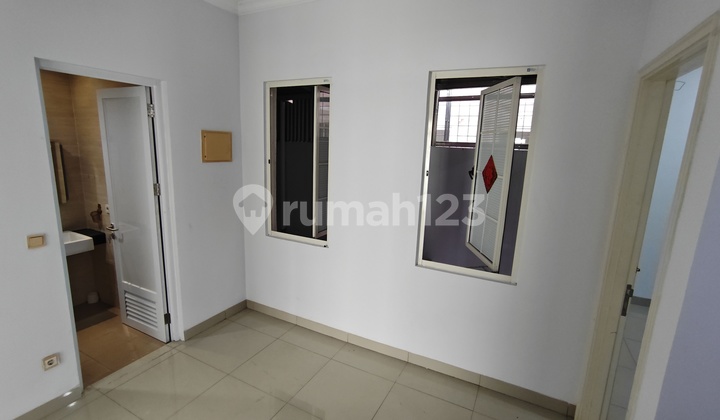 Dijual Rumah Green Lake City West Europe 8X15 Renovasi Murah 4M 2