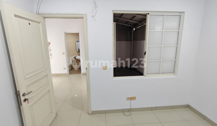 Dijual Rumah Green Lake City West Europe 8X15 Renovasi Murah 4M