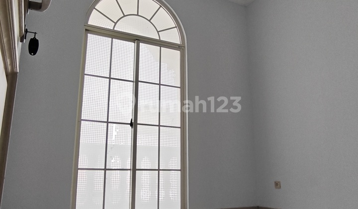 Jual Rumah Green Lake City West Europe 8X15 Renovasi 4M Saja