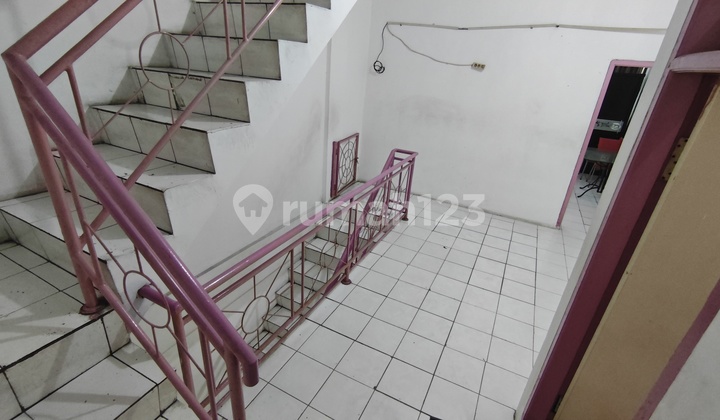 Sewa Rumah Jelambar Barat 4X12 dengan 3 Kamar Tidur 3 Lantai