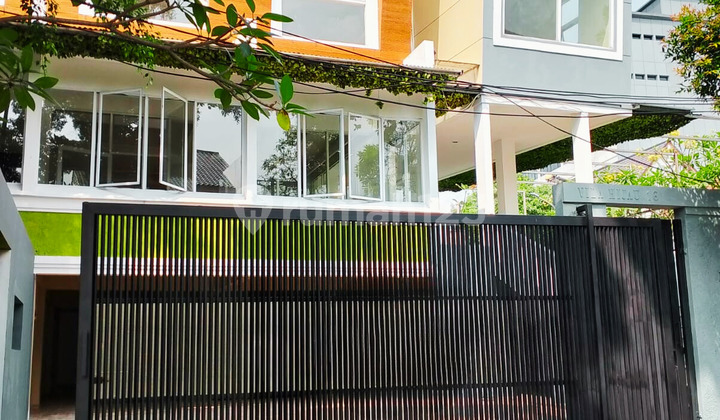 ( Rumah Baru 3 Lantai Hoek Dalam Komplek ) Komplek Pondok Indah Jakarta Selatan  2