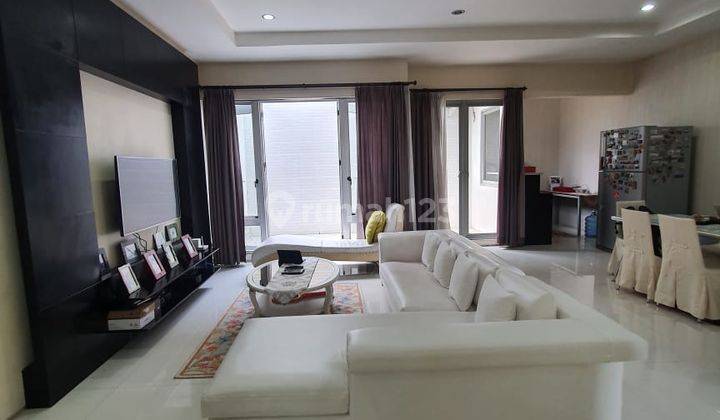 Rumah Cantik 3 Lt di Komplek Villa Pondok Indah, Kebayoran Lama, Jaksel 1