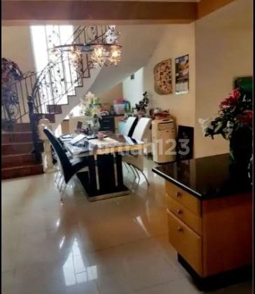 (Charming House in a Spacious Road Complex) Veteran Tanah Kusir Bintaro South Jakarta 2