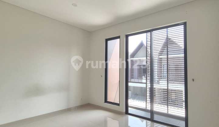 Nyaman, Smartdoor, Bebas Banjir, Jalan Kaki Ke Pusat Perbelajaan/ Kuliner/ Sport Centre,dekat Rumah Sakit, Dilewati Kendaraan Umum