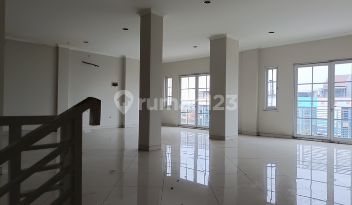 5 Ruko Gandeng Depan Jalan Raya Ramai, Bebas Banjir, Dilalui Bus Way,/ Angkot, Bisa Sewa, Cocok Untuk Usaha, Lokasi Sangat Strategis 